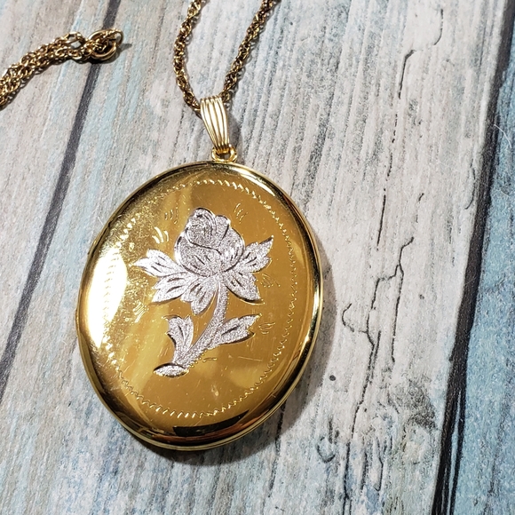 Marathon 12k GF Flower  Locket - Picture 10 of 16